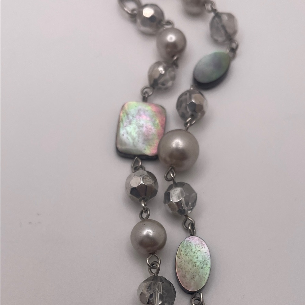 Elegant Silver and Pearl Necklace - Picture 3 of 5